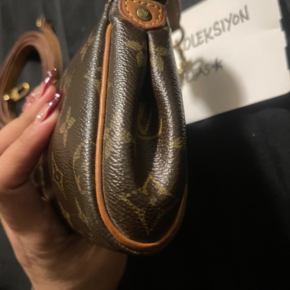 Authentic LV Eva clutch with sling - Picture 5 of 8